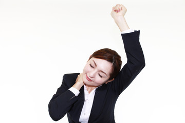 背伸びをしているオフィスレディー