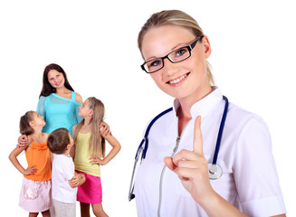 Obraz premium Doctor and family with children