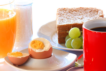 Frühstück mit Ei und Kaffee