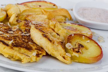 Apfelpfannkuchen mit Zimt
