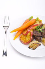 gebratene Leber mit gemüse und Apfel