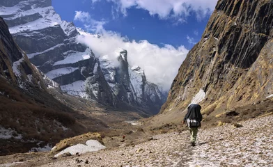 Rolgordijnen Annapurna nepali guide at the modi khola valley nepal