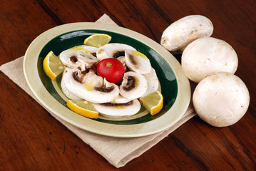 FUNGHI  CONDITI CON LIMONE ED OLIO DUE