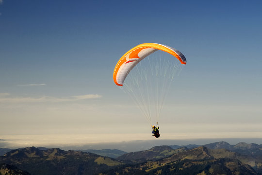 Gleitschirmflieger am Nebelhorn im Allg&auml;u