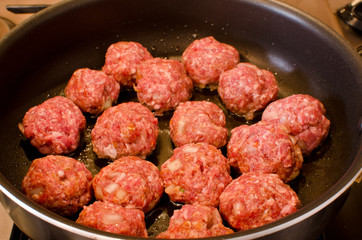 Frying meatballs in pan