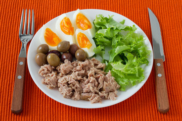 salad with tuna