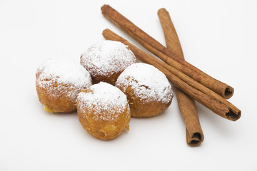 Frittelle e cannella