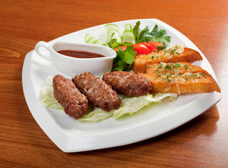 beef cutlets with vegetableon