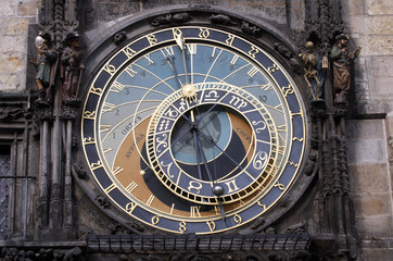 Naklejka premium amous medieval astronomical clock in Prague, Czech Republic