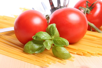 Tomaten auf Spaghetti