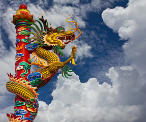 Fototapeta premium Golden Dragon statue, climb towers under the sky.