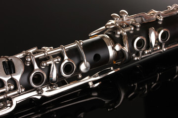 Obraz premium close up detail of clarinet on black background