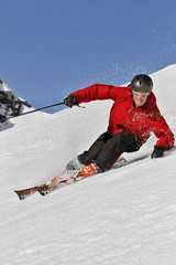 skieur en haute montagne