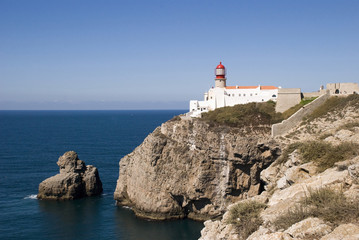 Fototapeta na wymiar Light house w Ponta de Sao Vicente, Portugalia