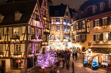 Le marché de Noël à Colmar en Alsace - obrazy, fototapety, plakaty