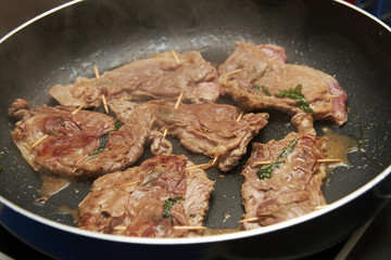 Saltimbocca alla romana in a pan