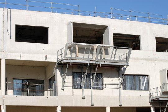 Fa&ccedil;ade d'immeuble en construction