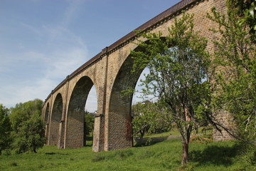 Fototapeta na wymiar Vignols wiadukt kolejowy.