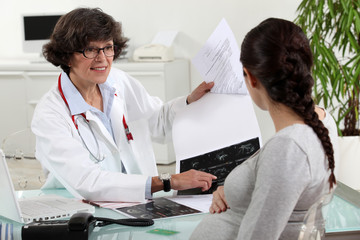 pregnant woman visiting her doctor