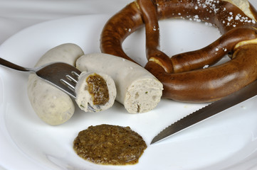 Bayrische Weisswurst mit Senf