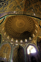 Fototapeta na wymiar Sheikh Lotf Allah Mosque in Isfahan, Iran
