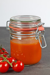 Tomatenfond aus Kirschtomaten