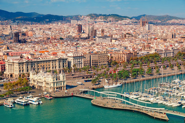 Naklejka premium Barcelona skyline, Sagrada Familia is visible.