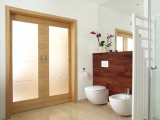 Modern en suite bathroom