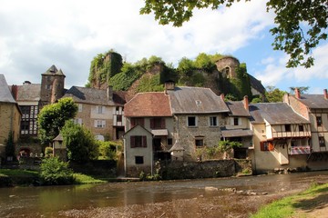 Fototapeta na wymiar Ségur-le-Château.