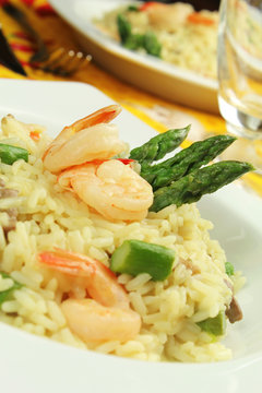Risotto with asparagus and shrimps