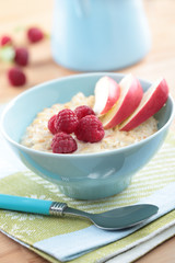 Oatmeal porridge with fruits