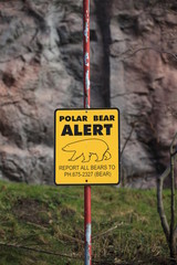 Warnschild vor Eisbären