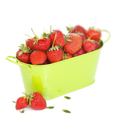 Can with strawberries