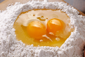 Uova e farina per pasta all'uovo italiana