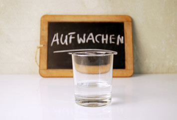 Kreidetafel Aufstehen Glas zentriert