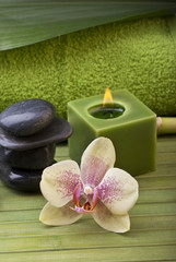 ambiente relax con orchidea e candela