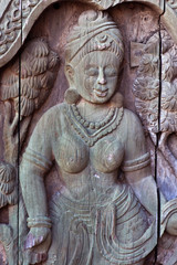 Fototapeta na wymiar Statue of a woman