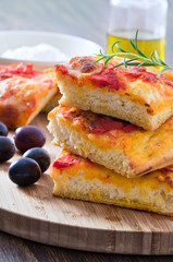 Focaccia with tomato and black olives.