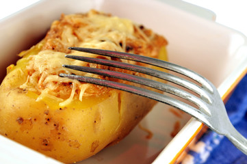 Une pomme de terre farcie