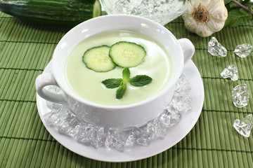eisgekühlte Gurkensuppe