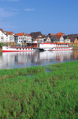 Fototapeta na wymiar Ausflugsschiff in Minden,Weserbergland