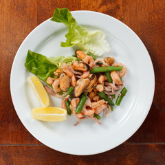 salad with shrimps