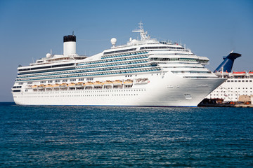 Passenger cruise ship