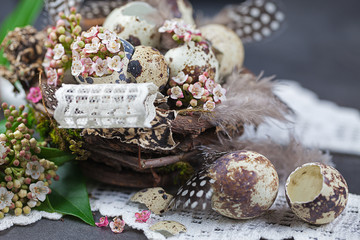Ostern Tischdeko mit Wachteleier