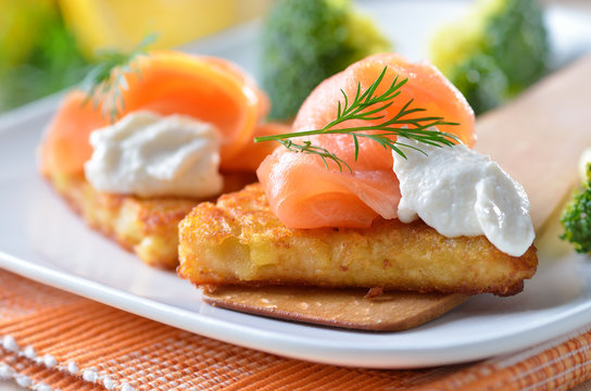 Kartoffel-R&ouml;sti mit Lachs und Sahnemeerrettich