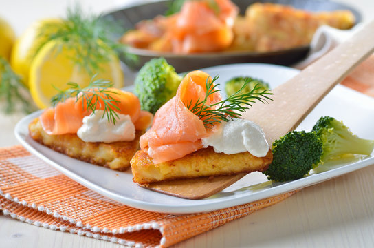 Kartoffelr&ouml;sti mit Lachs und Sahnemeerrettich