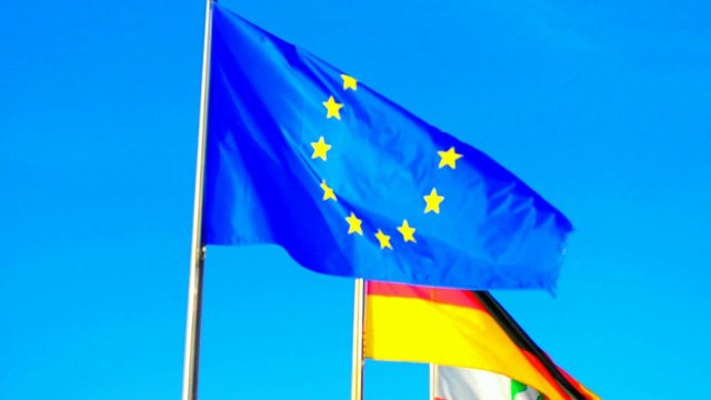 Europa- und Deutschlandflagge