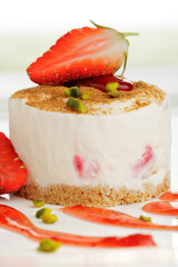 Frischkäsedessert mit Erdbeeren