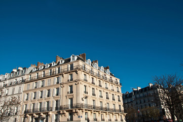Fototapeta na wymiar immeuble place de la nation à Paris