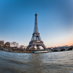 Fototapeta na wymiar Tour Eiffel - Paryż - Francja